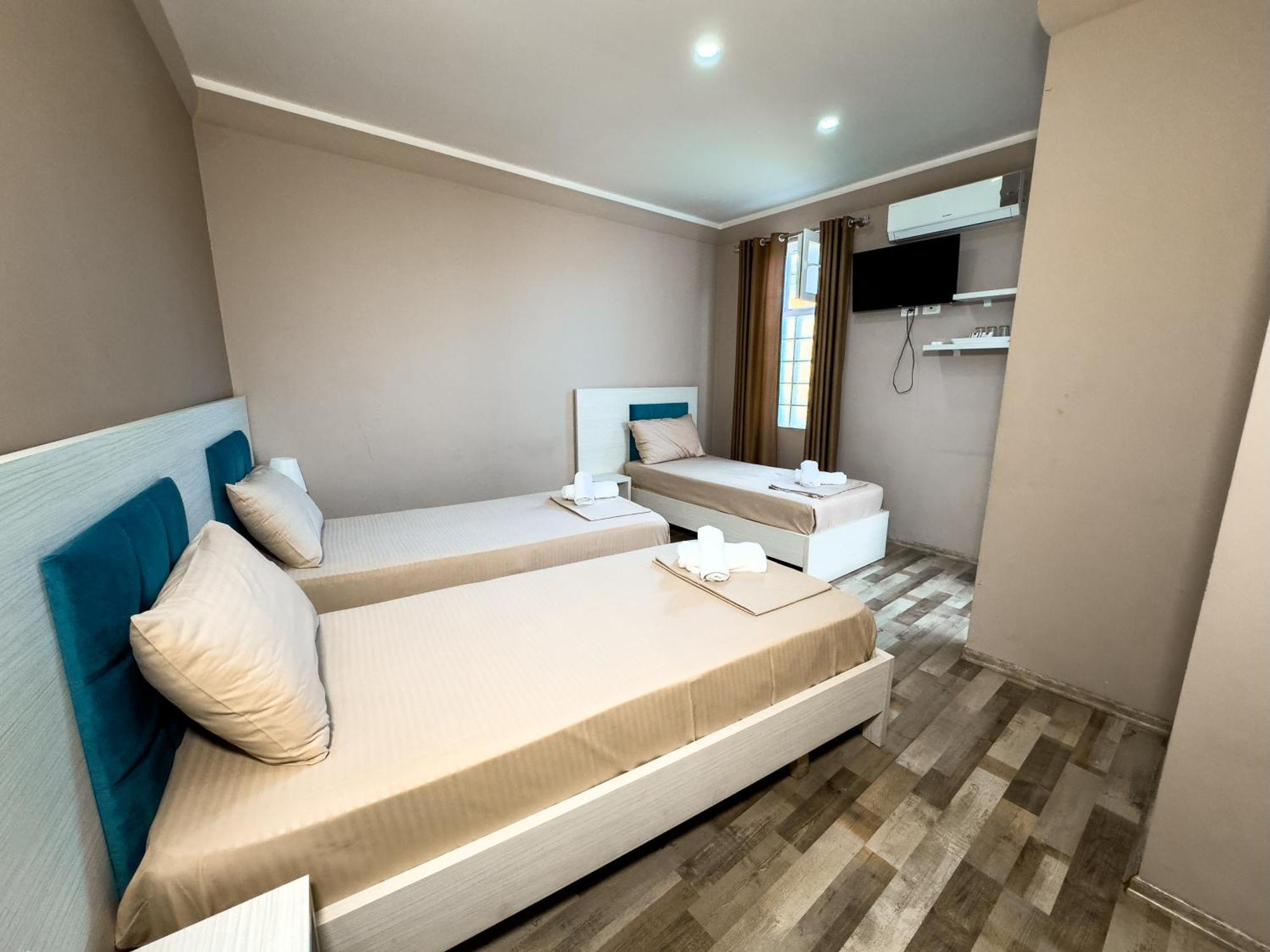 Shkodra Budget Hotel エクステリア 写真
