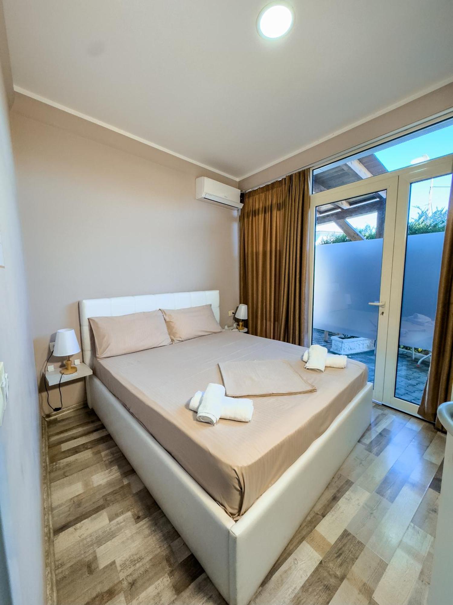 Shkodra Budget Hotel エクステリア 写真