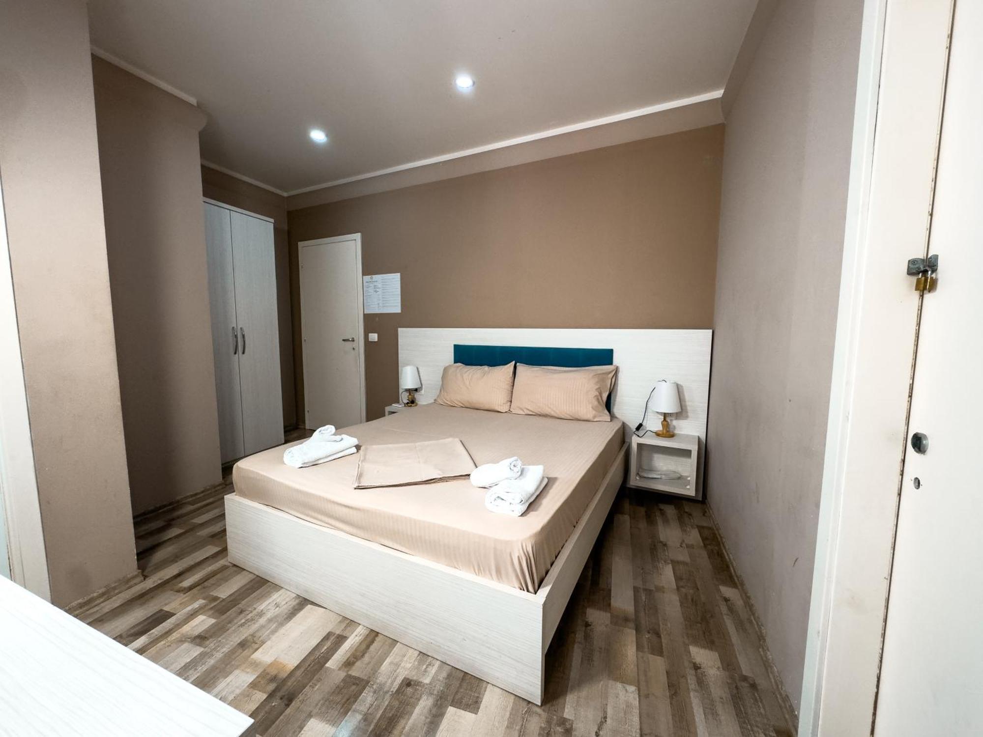 Shkodra Budget Hotel エクステリア 写真
