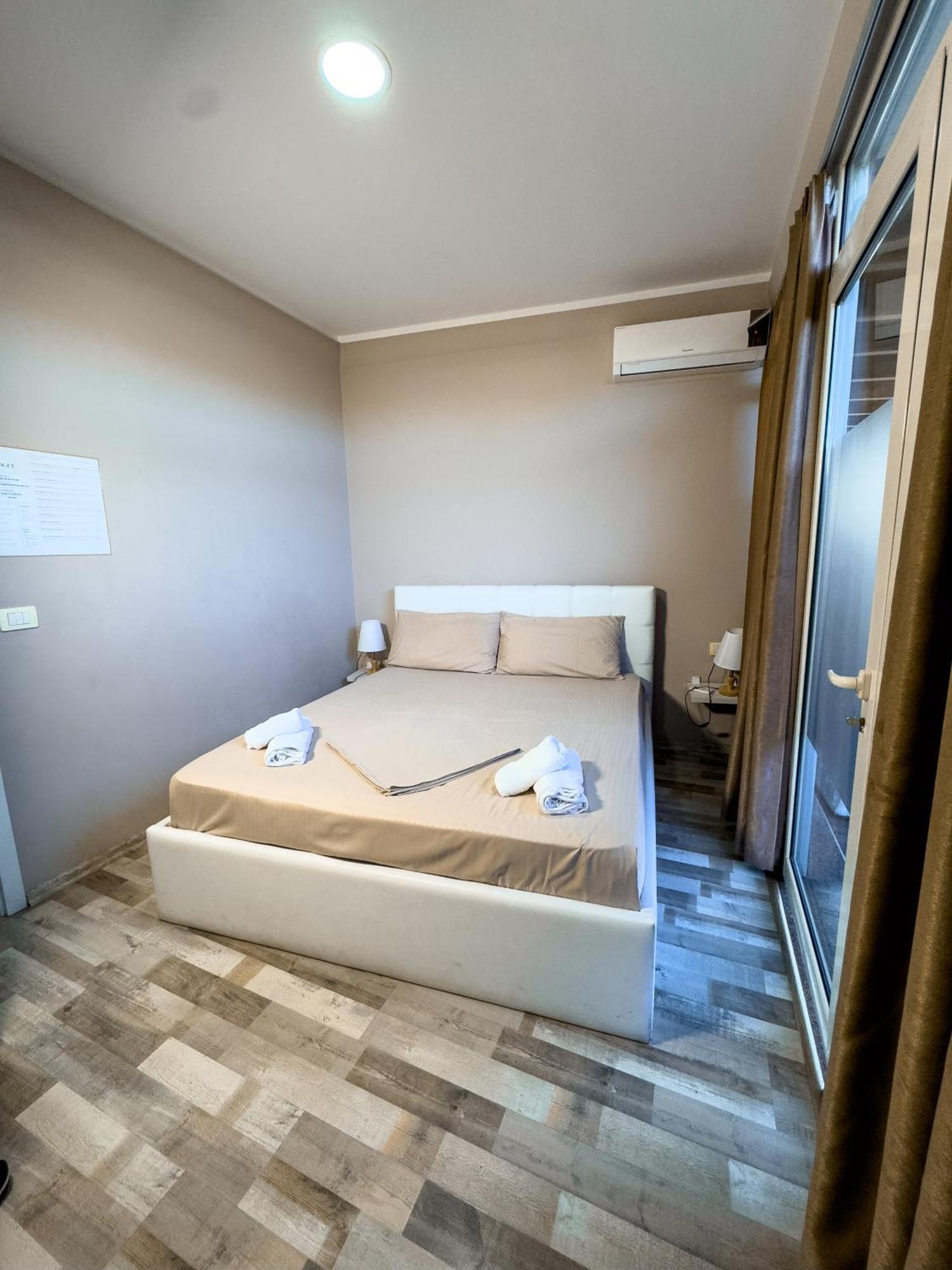 Shkodra Budget Hotel エクステリア 写真