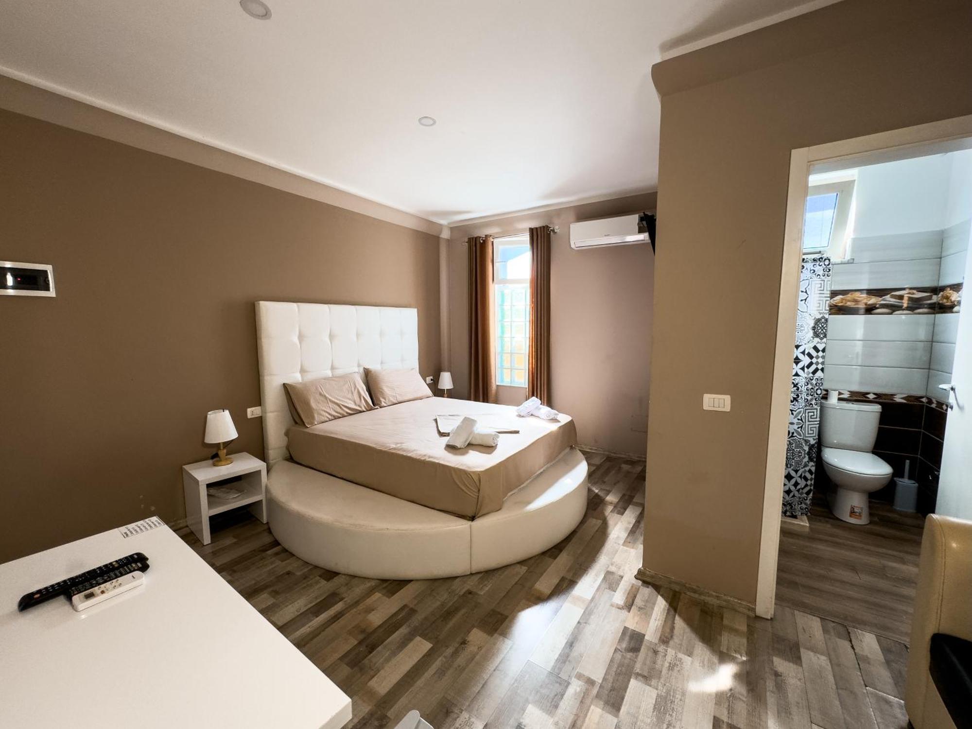 Shkodra Budget Hotel エクステリア 写真