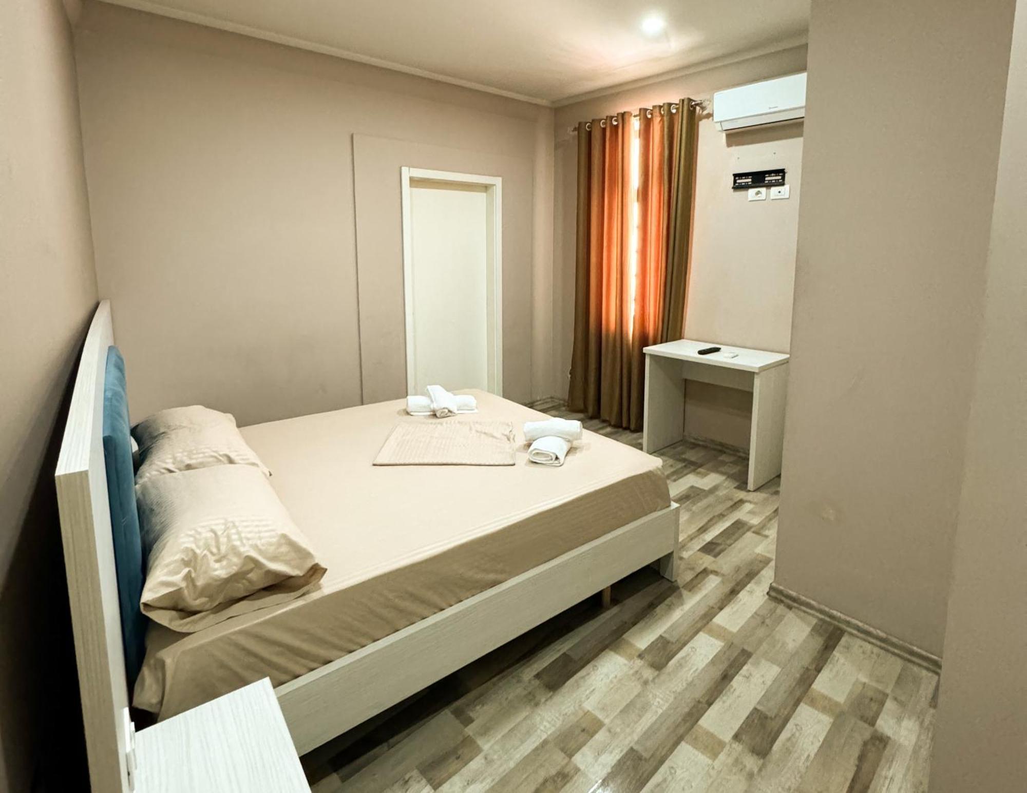 Shkodra Budget Hotel エクステリア 写真